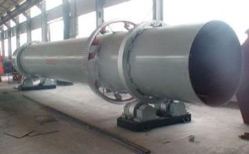 What are the requirements for fuel in the rotary kiln calcination process?