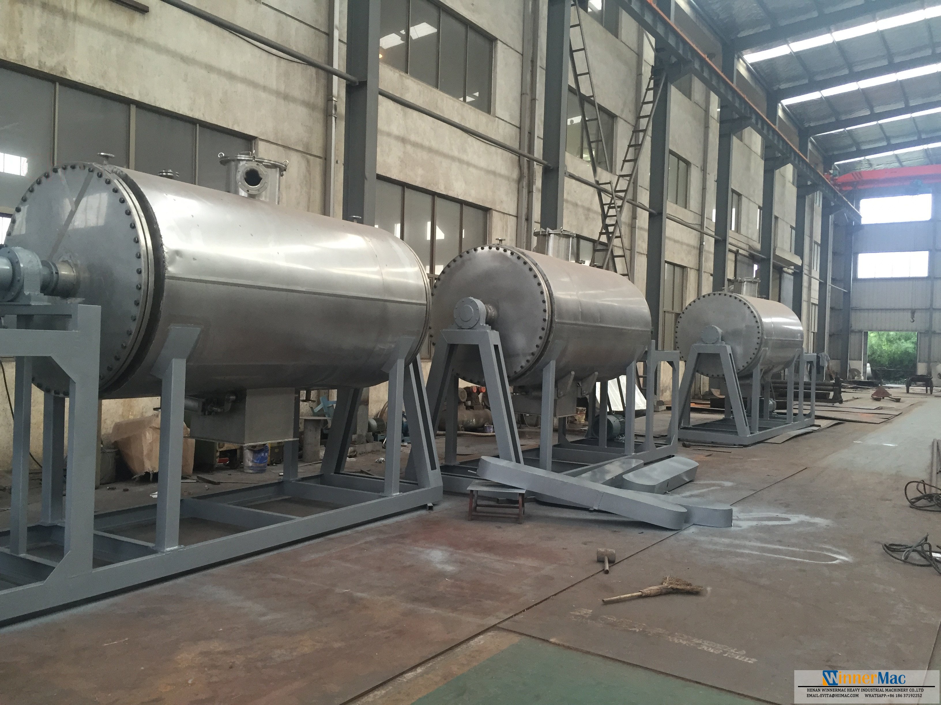 Rotary vacuum harrow dryer